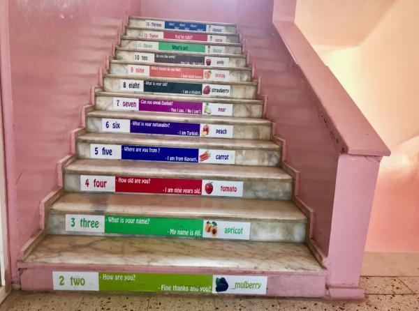 Okul Merdivenlerimiz Renkleniyor